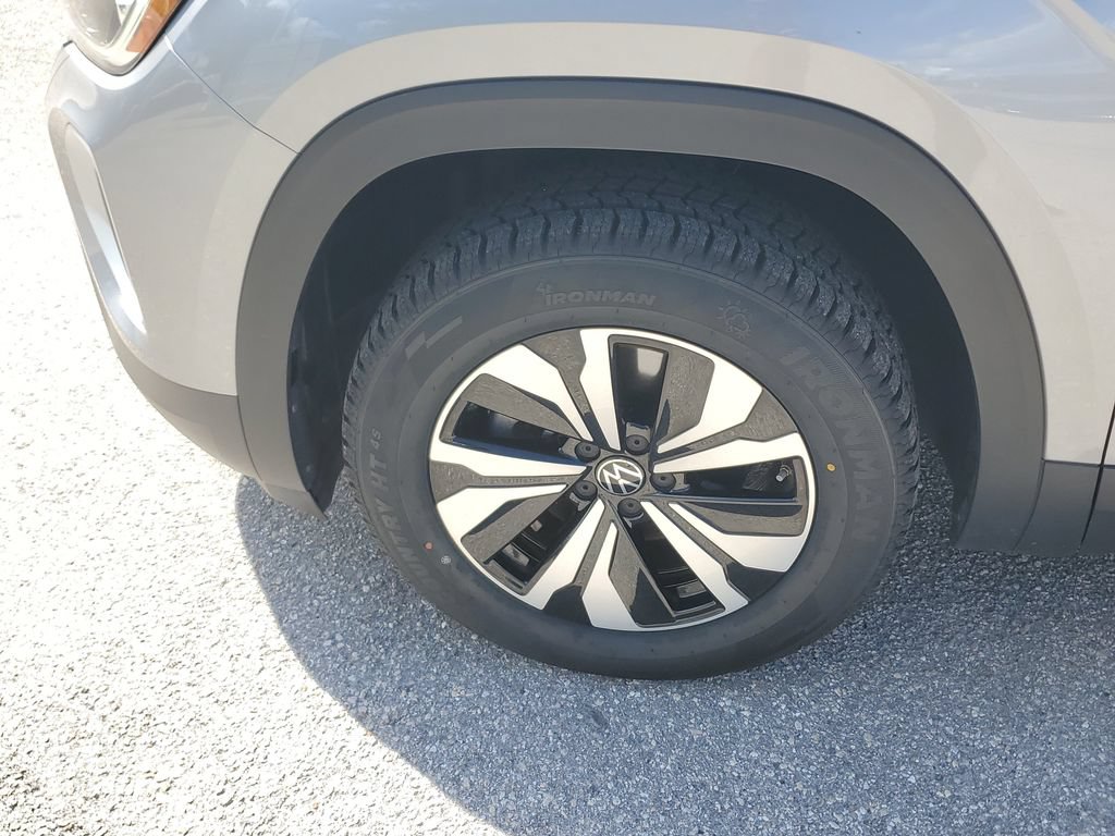 Certified 2024 Volkswagen Atlas SE FWD image 13