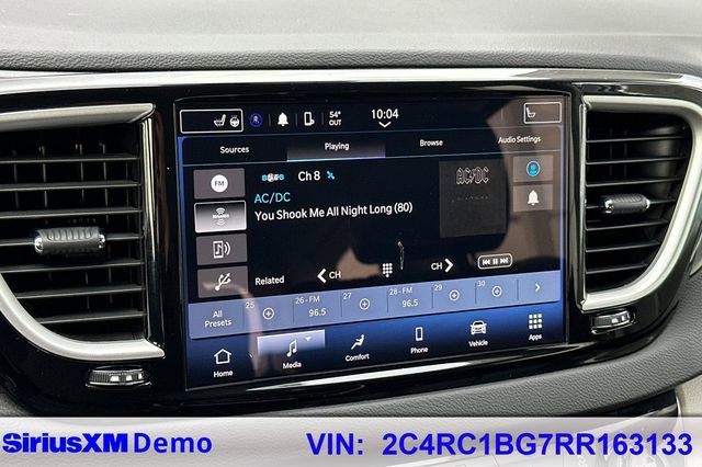 Certified 2024 Chrysler Pacifica Touring-L image 29