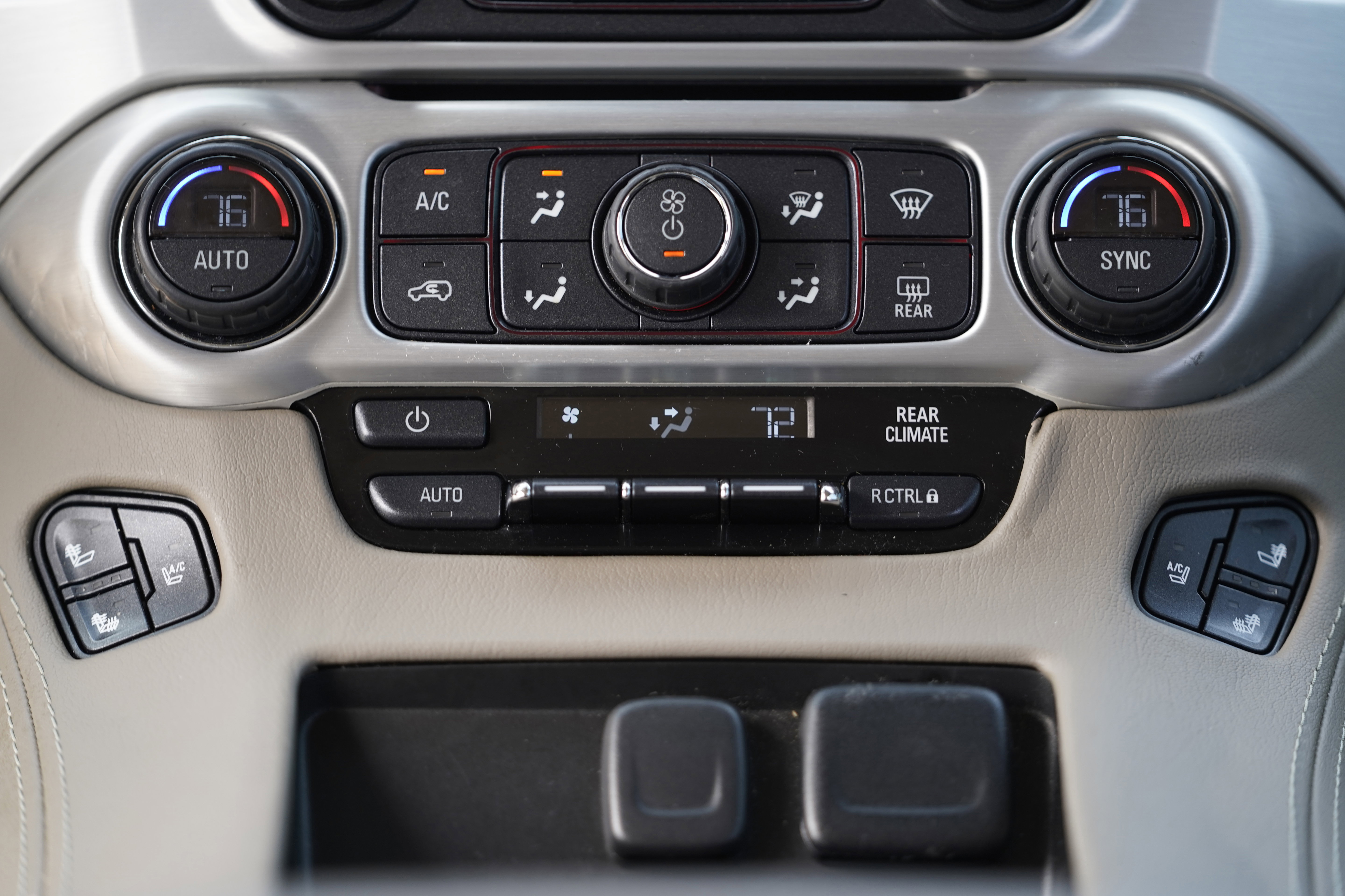 Used 2016 GMC Yukon XL SLT image 35