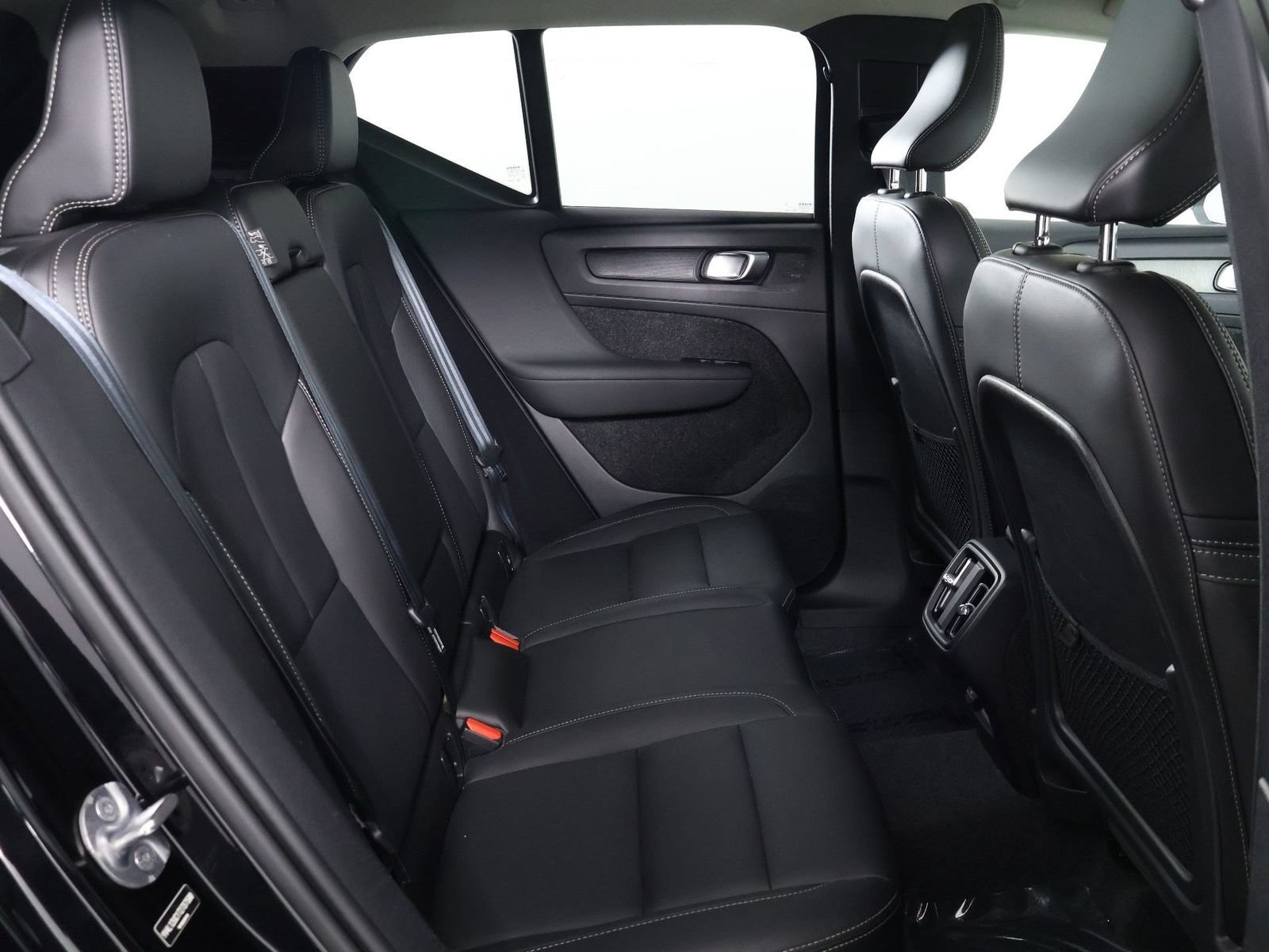Used 2026 Volvo XC40 B5 Plus AWD/4WD image 30