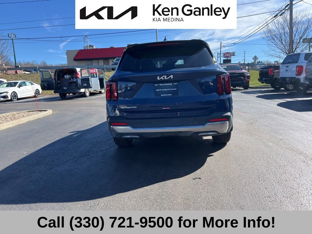 Certified 2025 Kia Sorento S FWD image 12