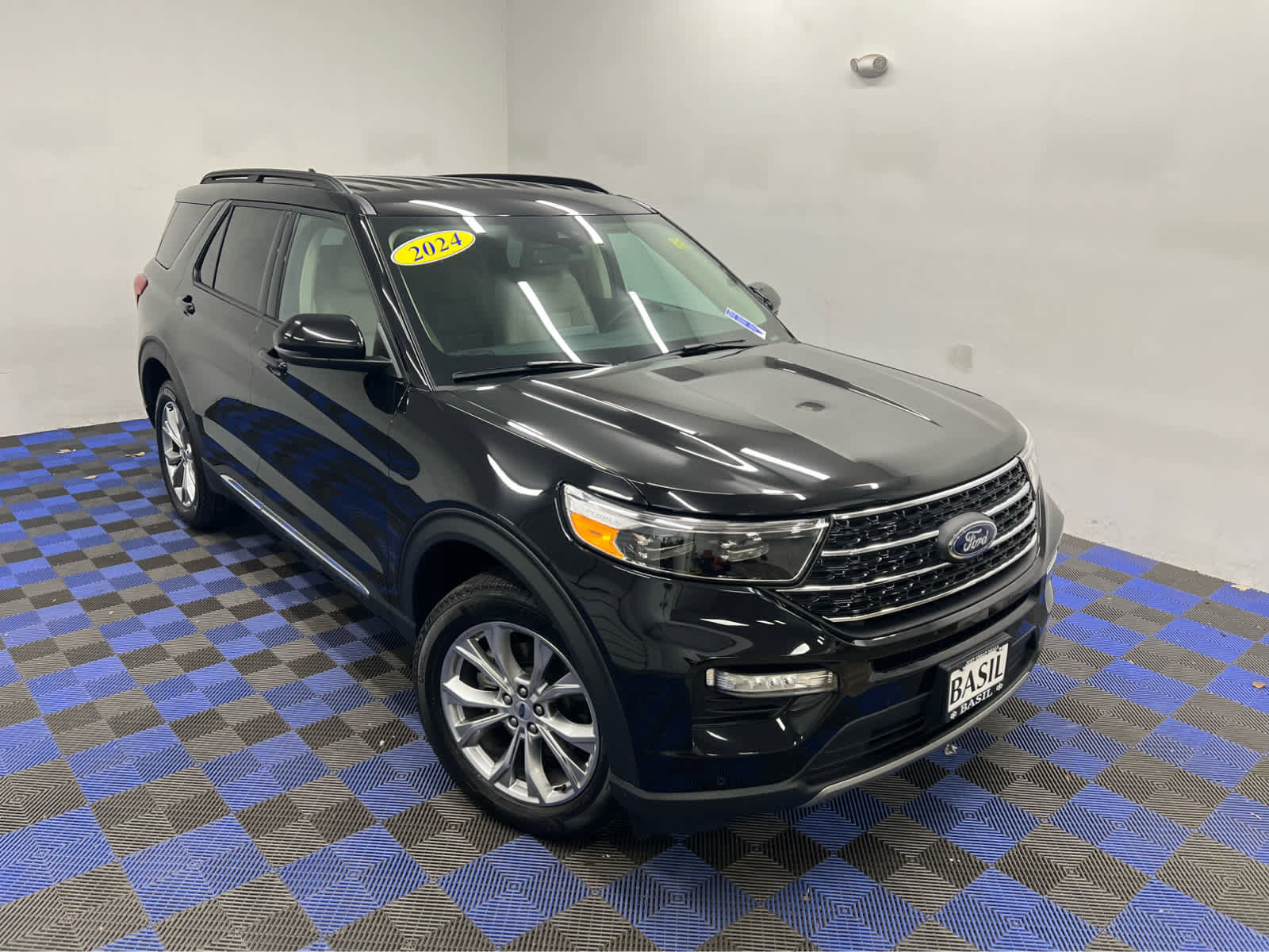 Used 2024 Ford Explorer XLT w/ Equipment Group 202A image 34