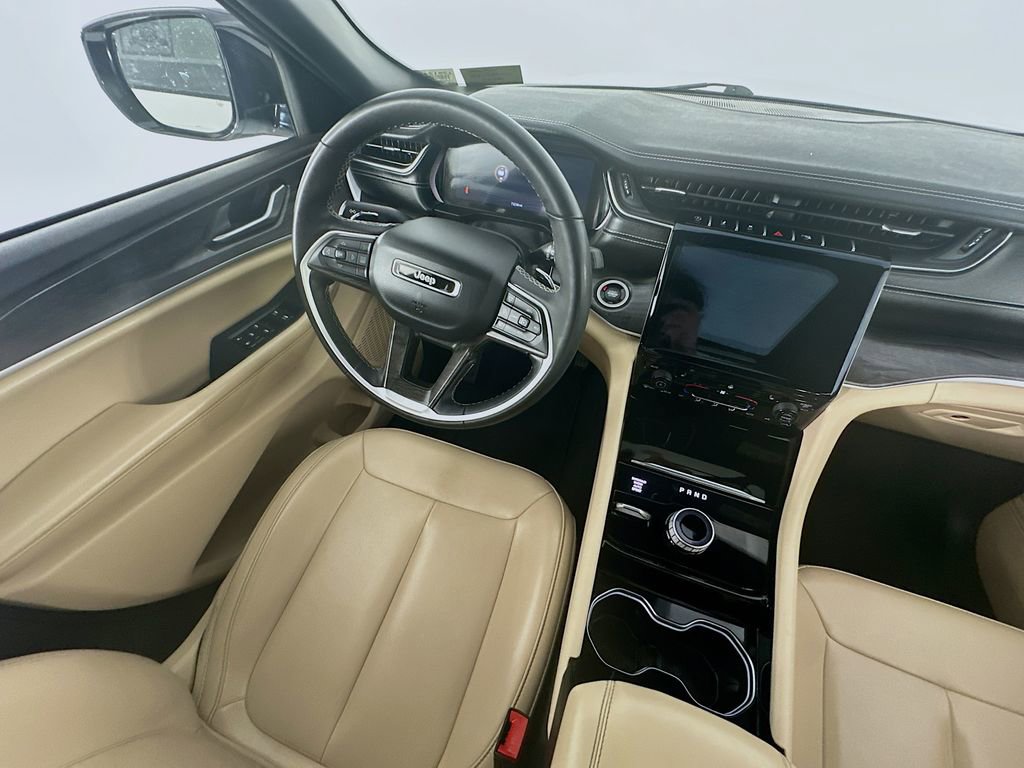 Used 2023 Jeep Grand Cherokee Limited AWD/4WD image 9