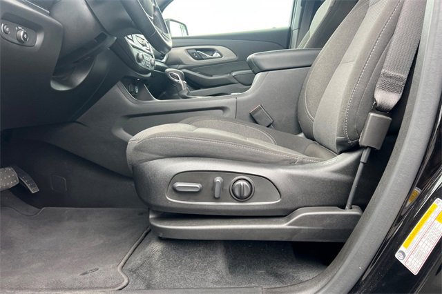 Used 2023 Chevrolet Traverse LT image 13