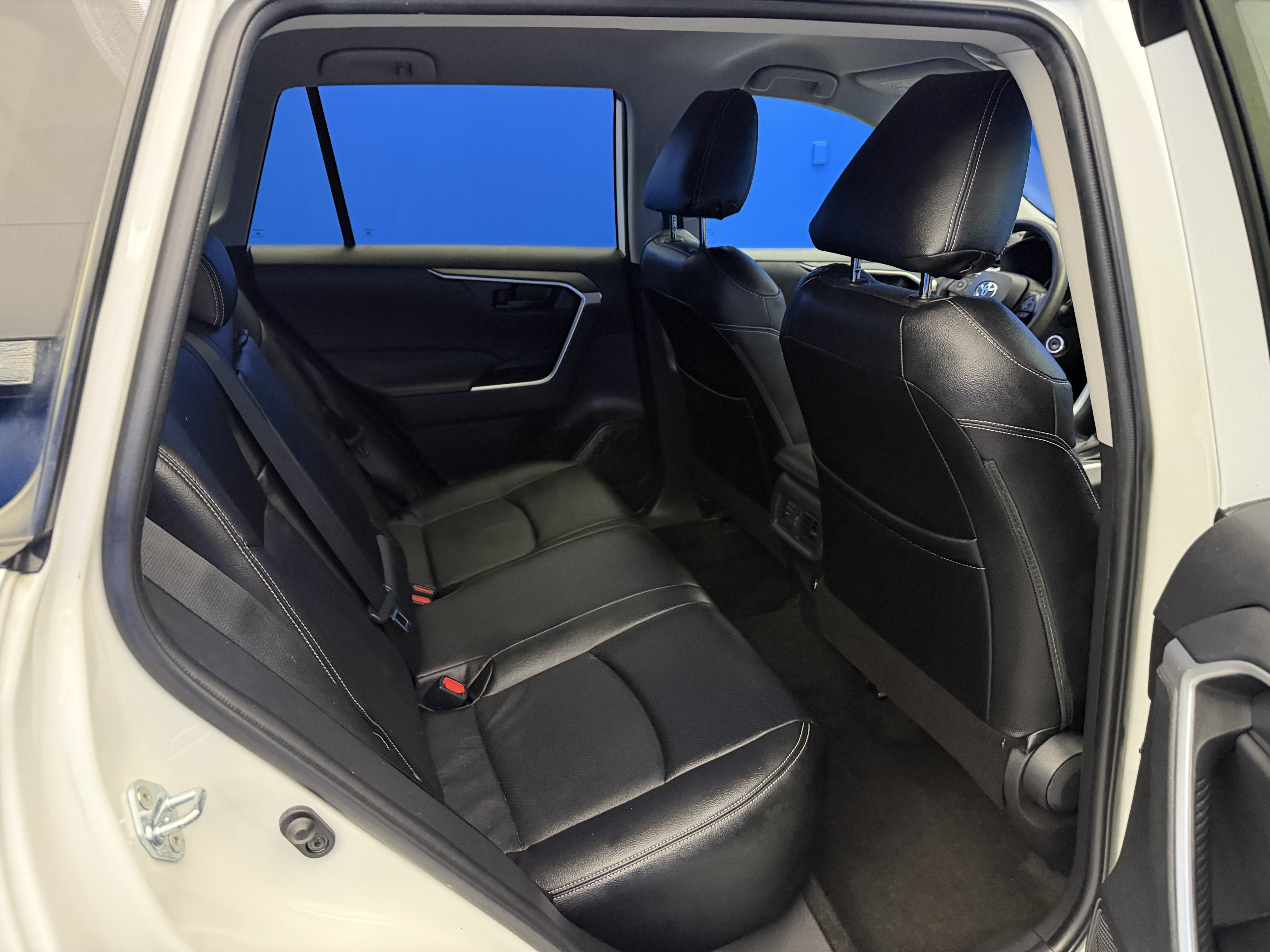 Used 2022 Toyota RAV4 LE FWD image 23