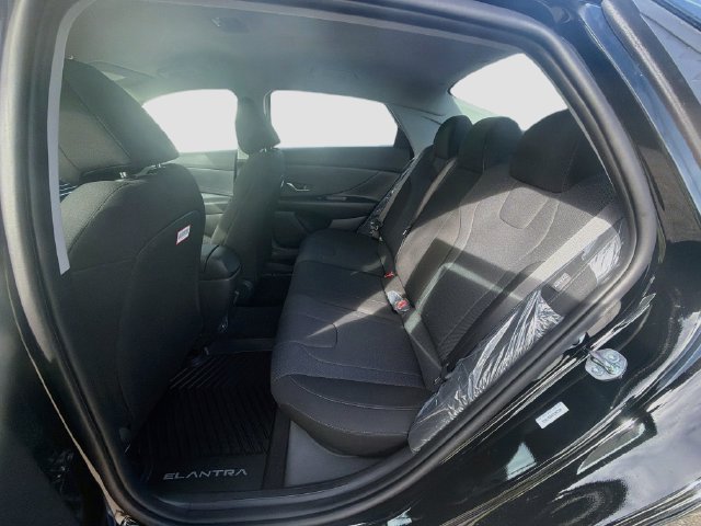 New 2026 Hyundai Elantra SE FWD image 23