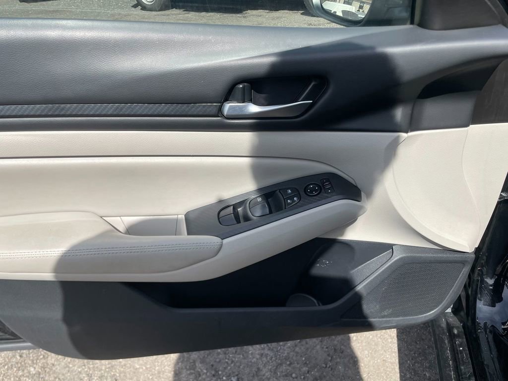 Used 2024 Nissan Altima 2.5 SV image 11