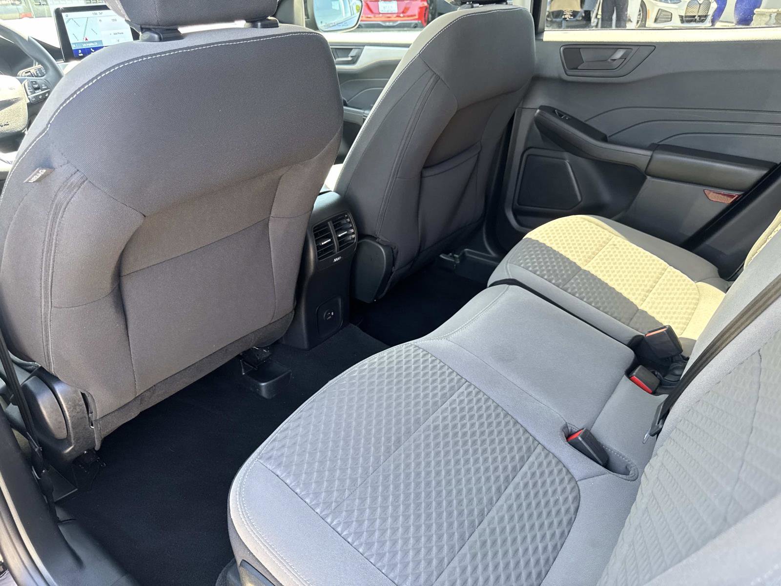 Used 2022 Ford Escape SE w/ SE Sport Appearance Package image 10