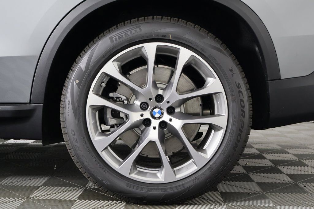 New 2026 BMW X5 xDrive50e w/ Premium Package image 10