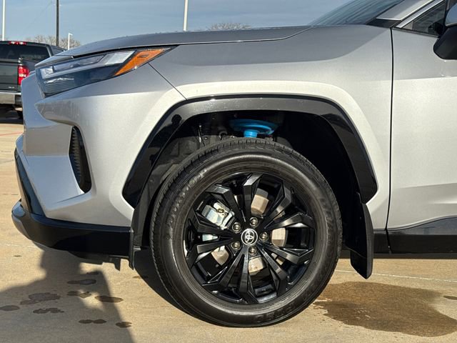 Used 2025 Toyota RAV4 SE w/ Convenience Package image 5
