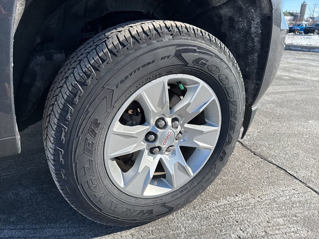 Certified 2017 GMC Canyon SLE w/ SLE Convenience Package image 9