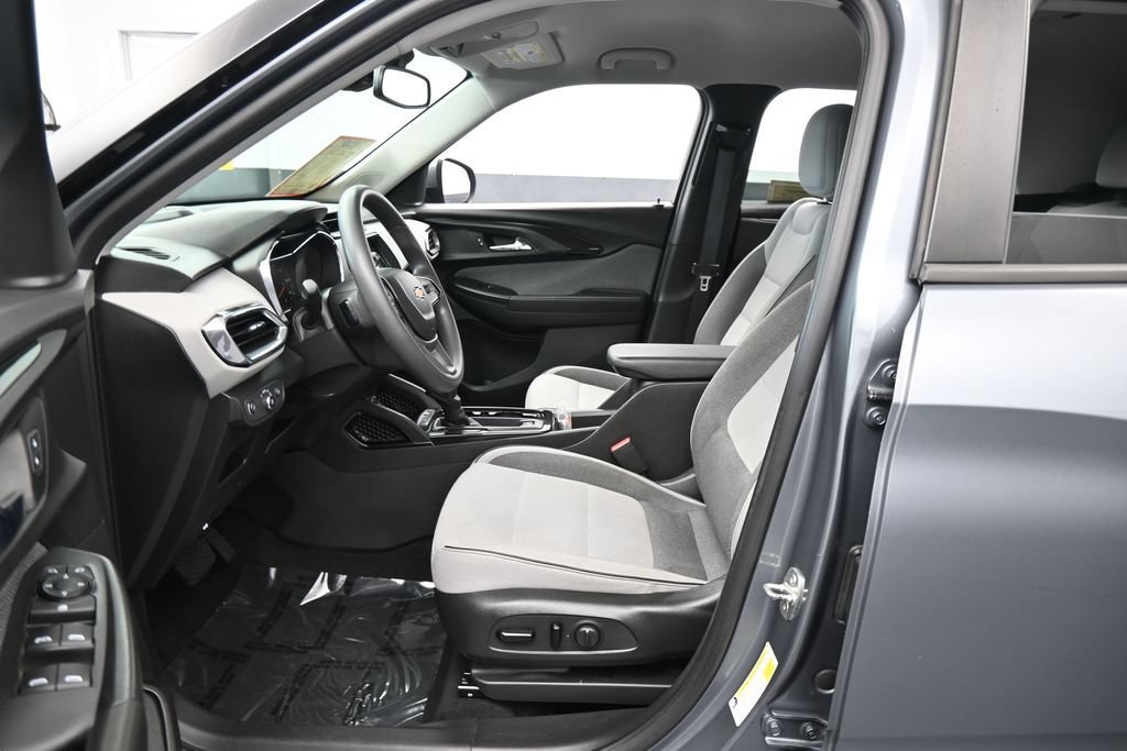 Used 2021 Chevrolet TrailBlazer LT w/ Convenience Package FWD image 11