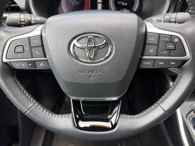 Used 2025 Toyota Highlander XSE AWD/4WD image 25