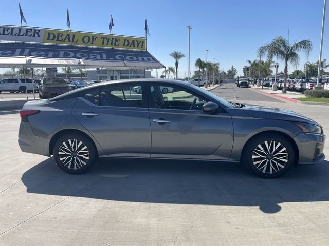Used 2023 Nissan Altima 2.5 SV FWD image 9