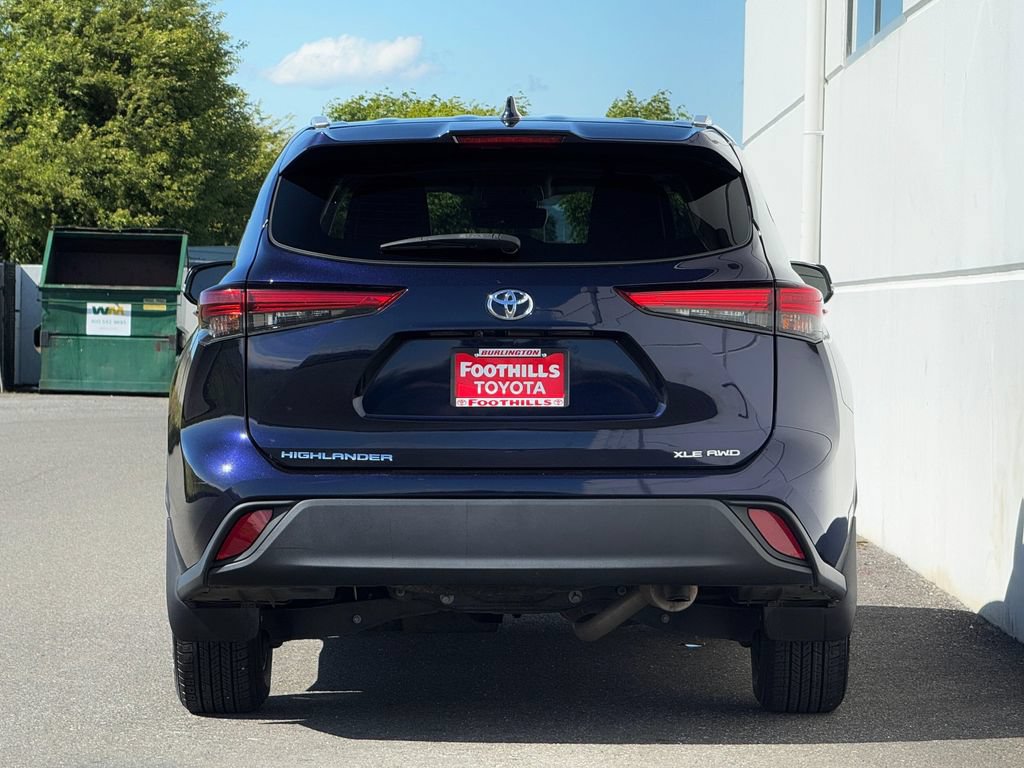 Used 2022 Toyota Highlander XLE AWD/4WD image 6