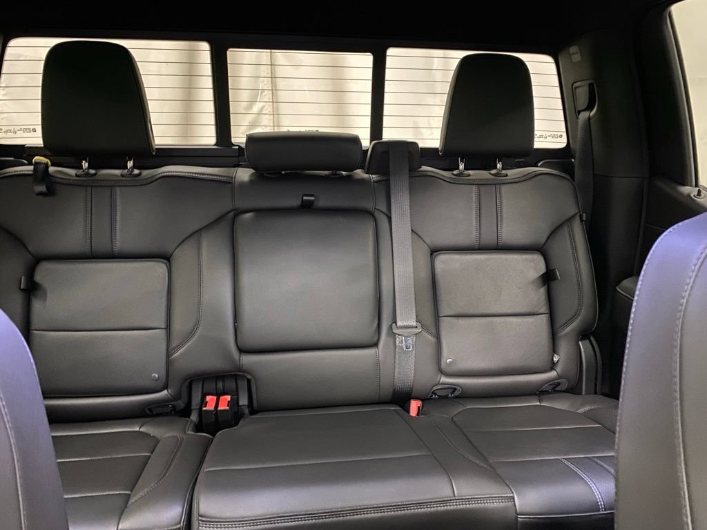 Used 2021 Chevrolet Silverado 1500 High Country w/ Technology Package AWD/4WD image 18