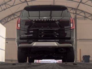 Used 2025 Ford Expedition Platinum w/ Driver's Package AWD/4WD image 9