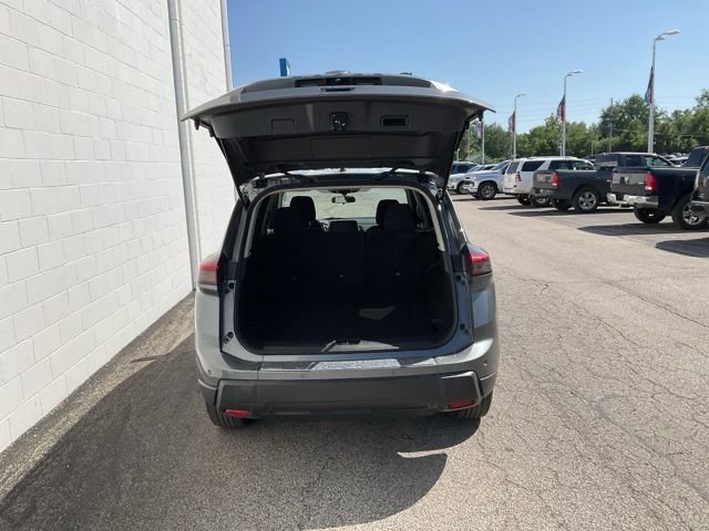 Used 2024 Nissan Rogue S AWD/4WD image 7