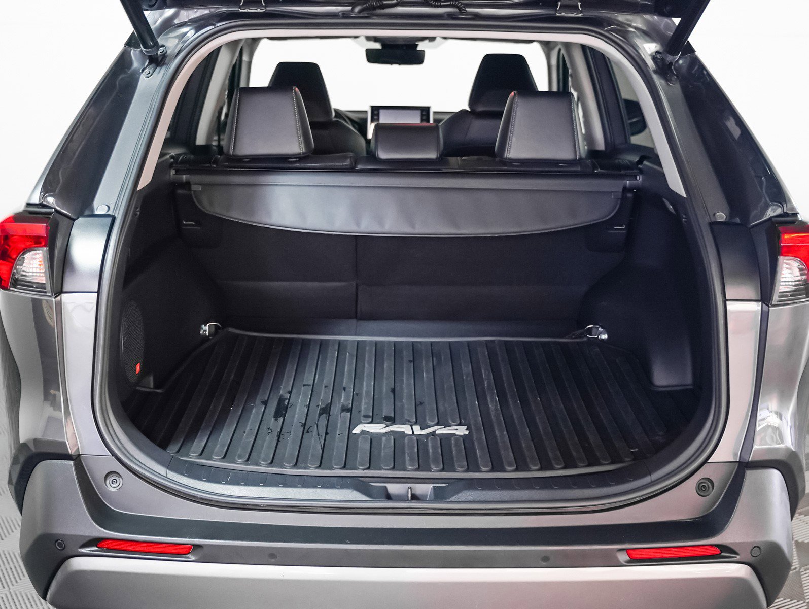 Used 2021 Toyota RAV4 Limited image 11