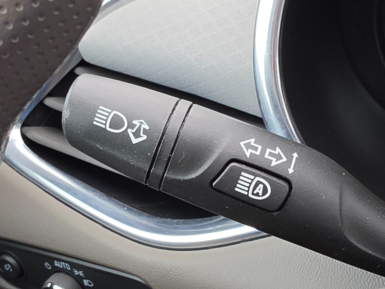 Used 2021 Chevrolet Malibu LT FWD image 33