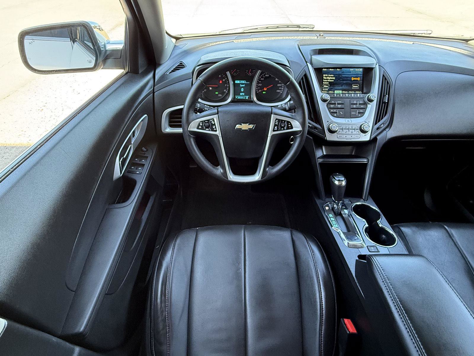 Used 2017 Chevrolet Equinox Premier w/ Enhanced Convenience Package AWD/4WD image 11