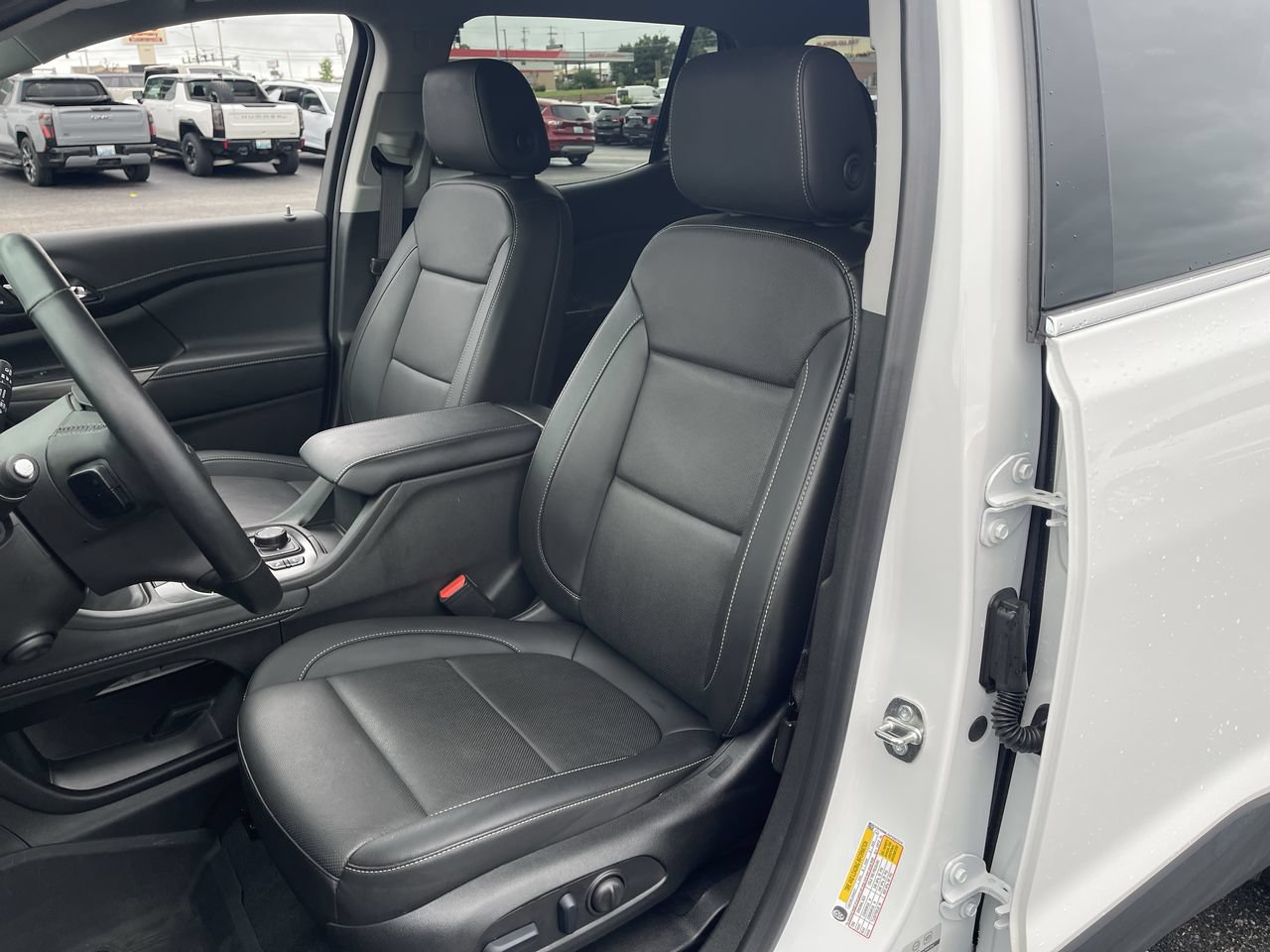 Used 2023 GMC Acadia SLT w/ Preferred Package FWD image 19