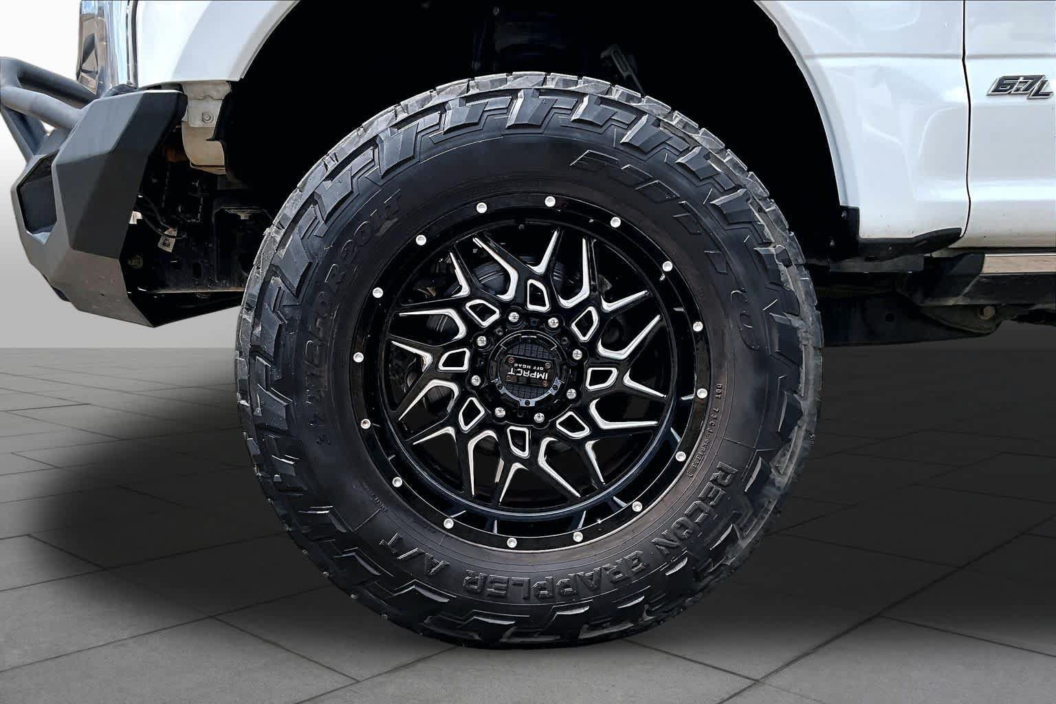 Used 2021 Ford F250 Platinum w/ FX4 Off-Road Package AWD/4WD image 11