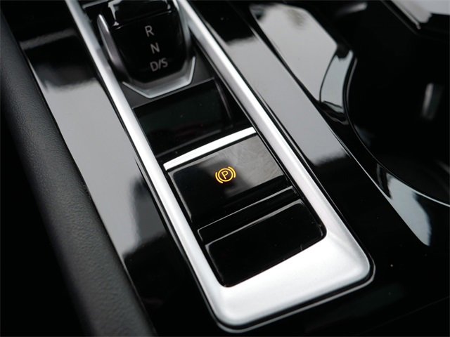 Certified 2025 Volkswagen Atlas SE image 35