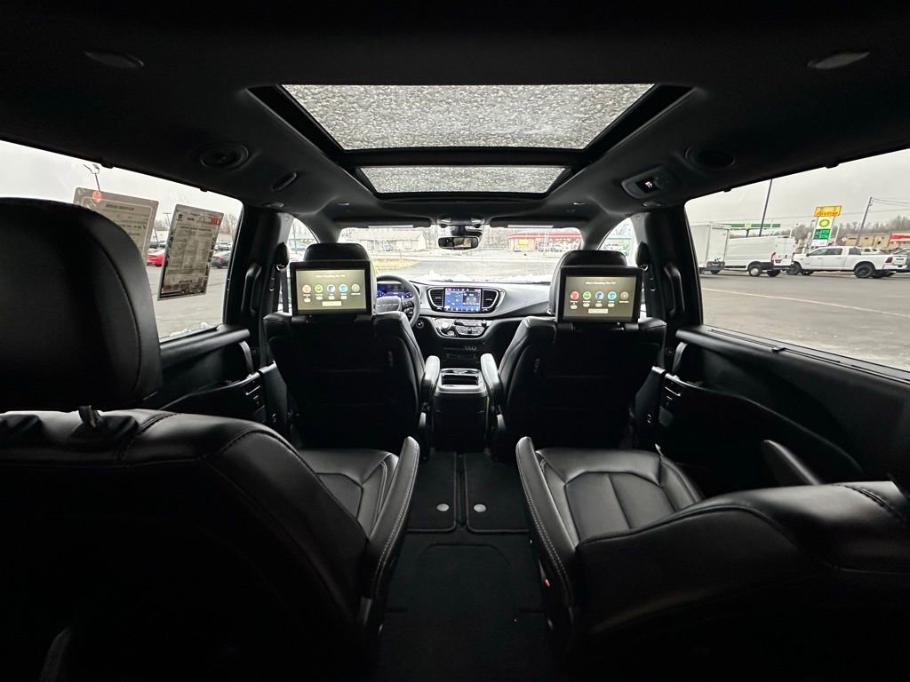 Used 2024 Chrysler Pacifica Touring-L w/ Uconnect Theater Family Group image 46