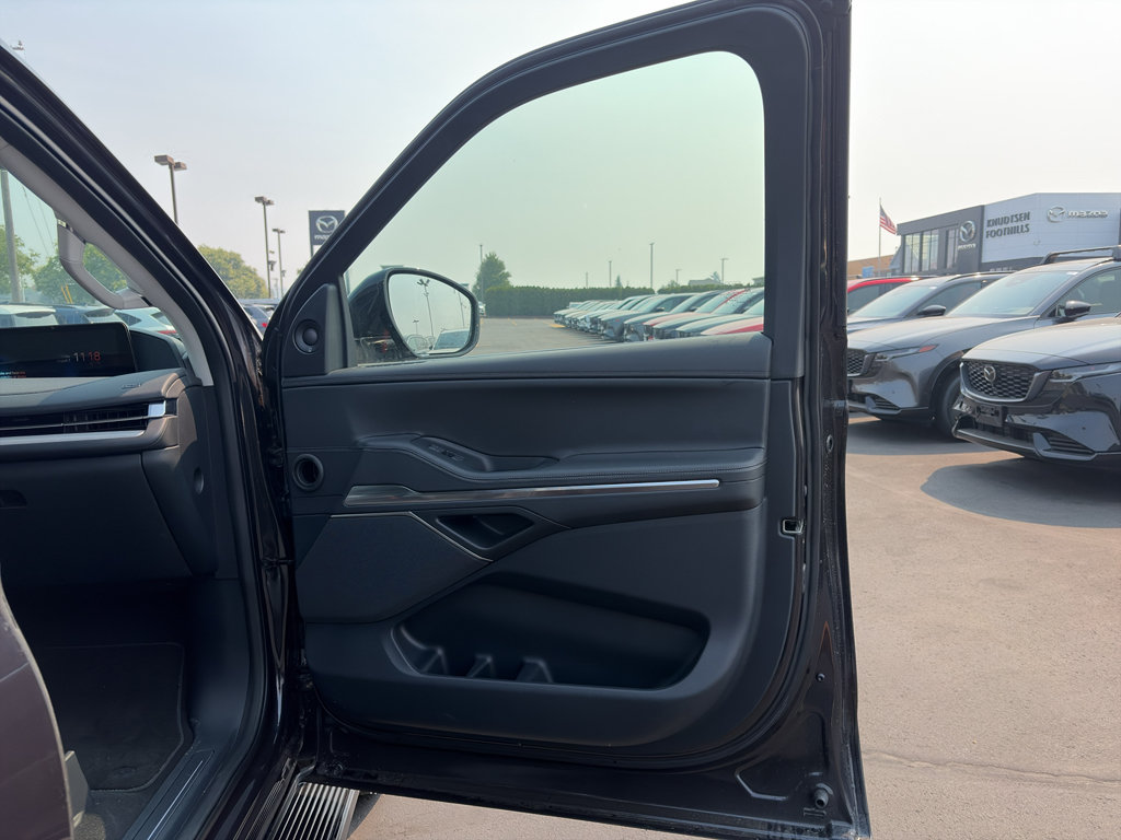 New 2026 Lincoln Navigator L Premier AWD/4WD image 18