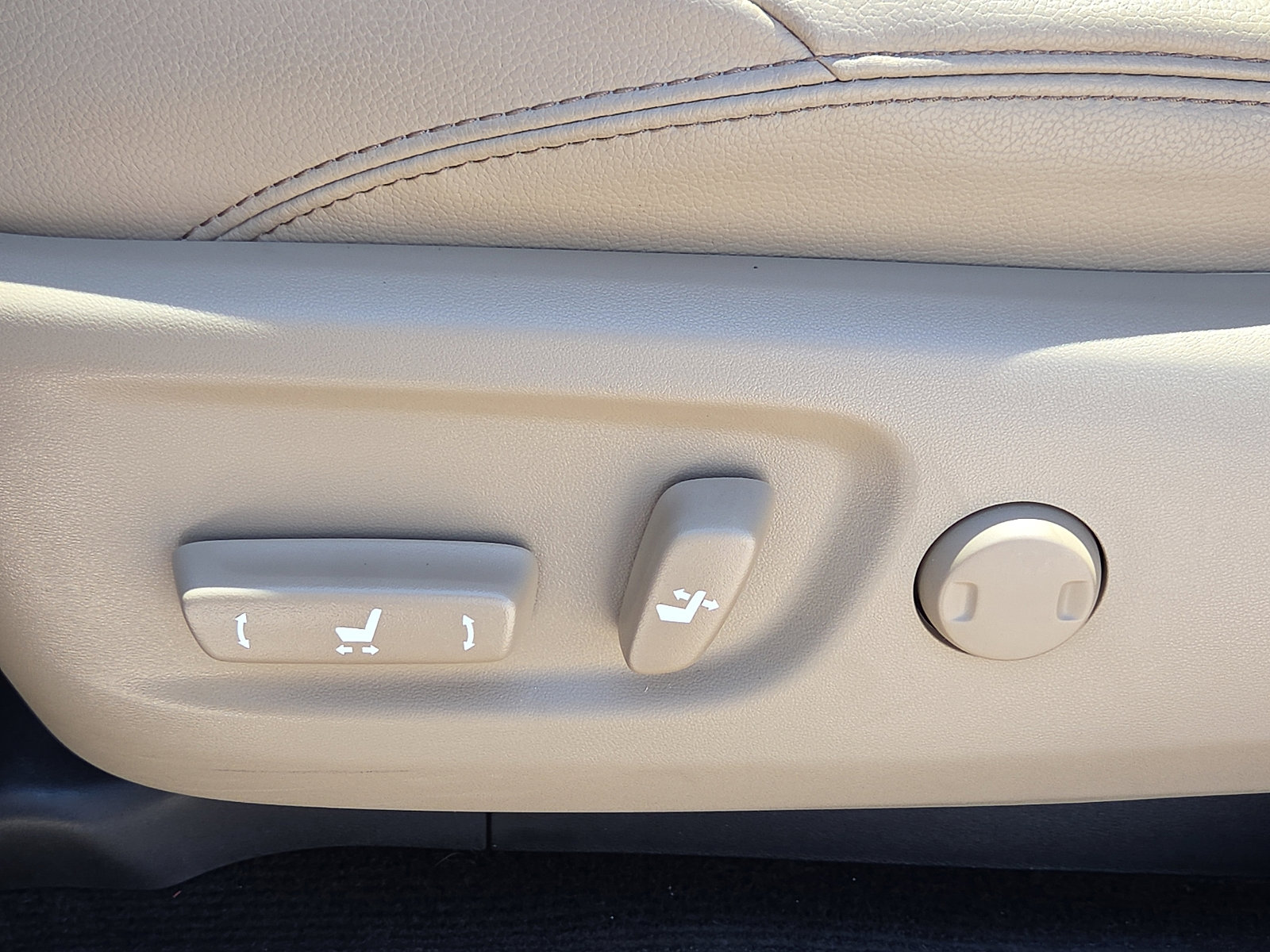 Used 2024 Toyota 4Runner Limited AWD/4WD image 14