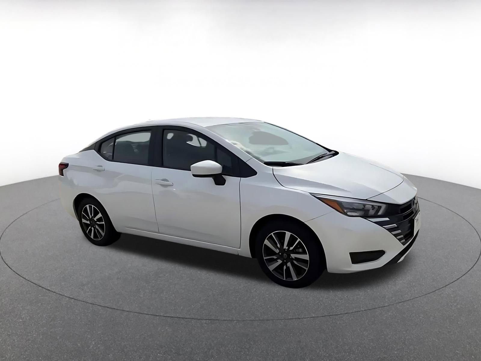 Used 2025 Nissan Versa SV FWD image 2