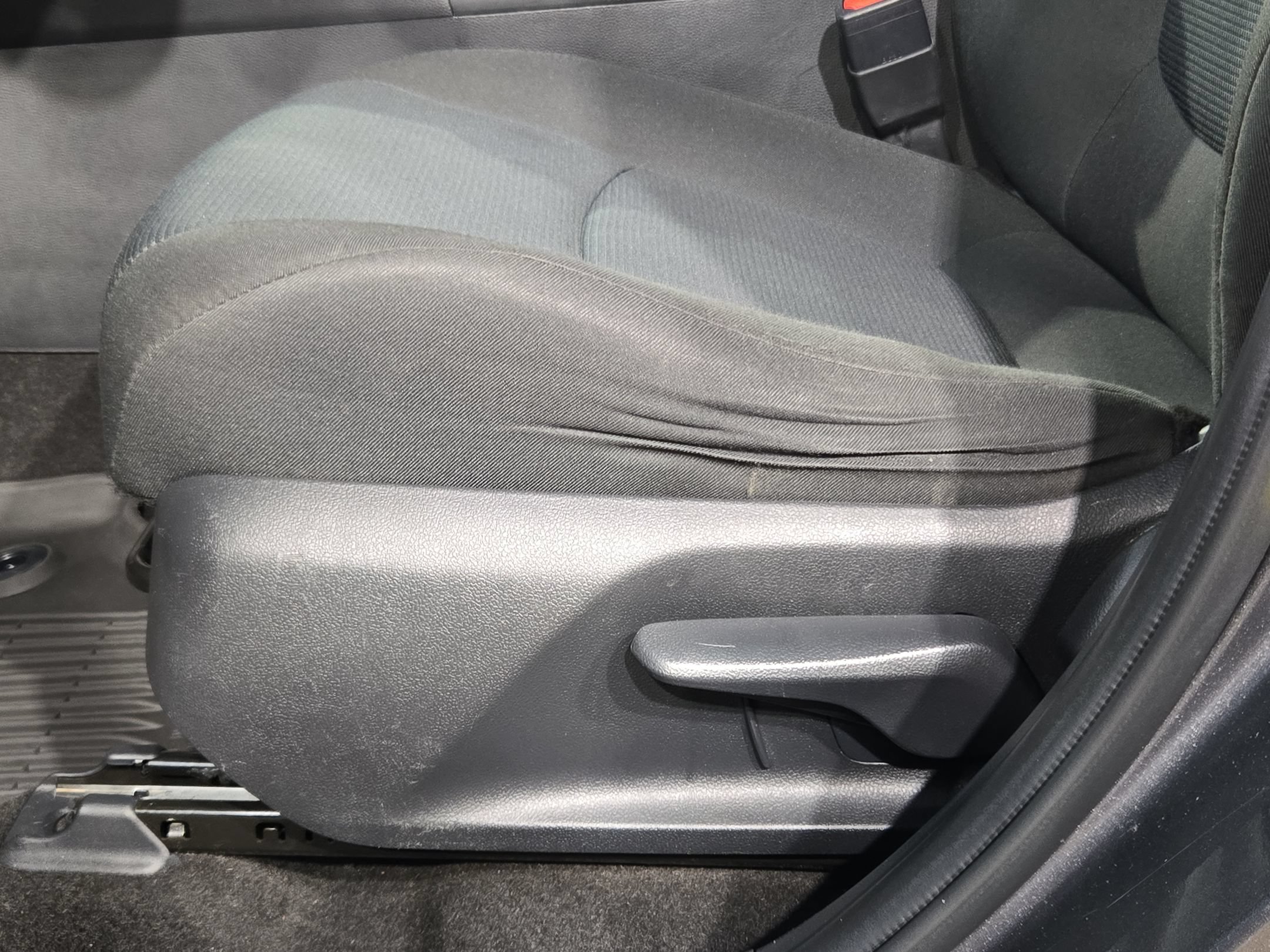 Used 2022 Toyota RAV4 LE FWD image 22