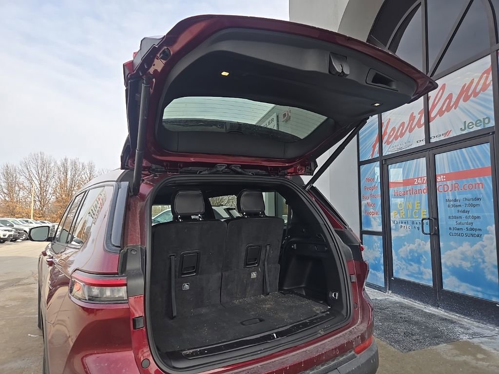 Used 2025 Jeep Grand Cherokee L Limited w/ Luxury Tech Group II image 97