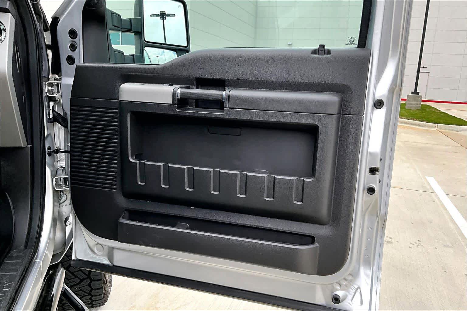 Used 2015 Ford F250 Lariat w/ Lariat Ultimate Package image 22
