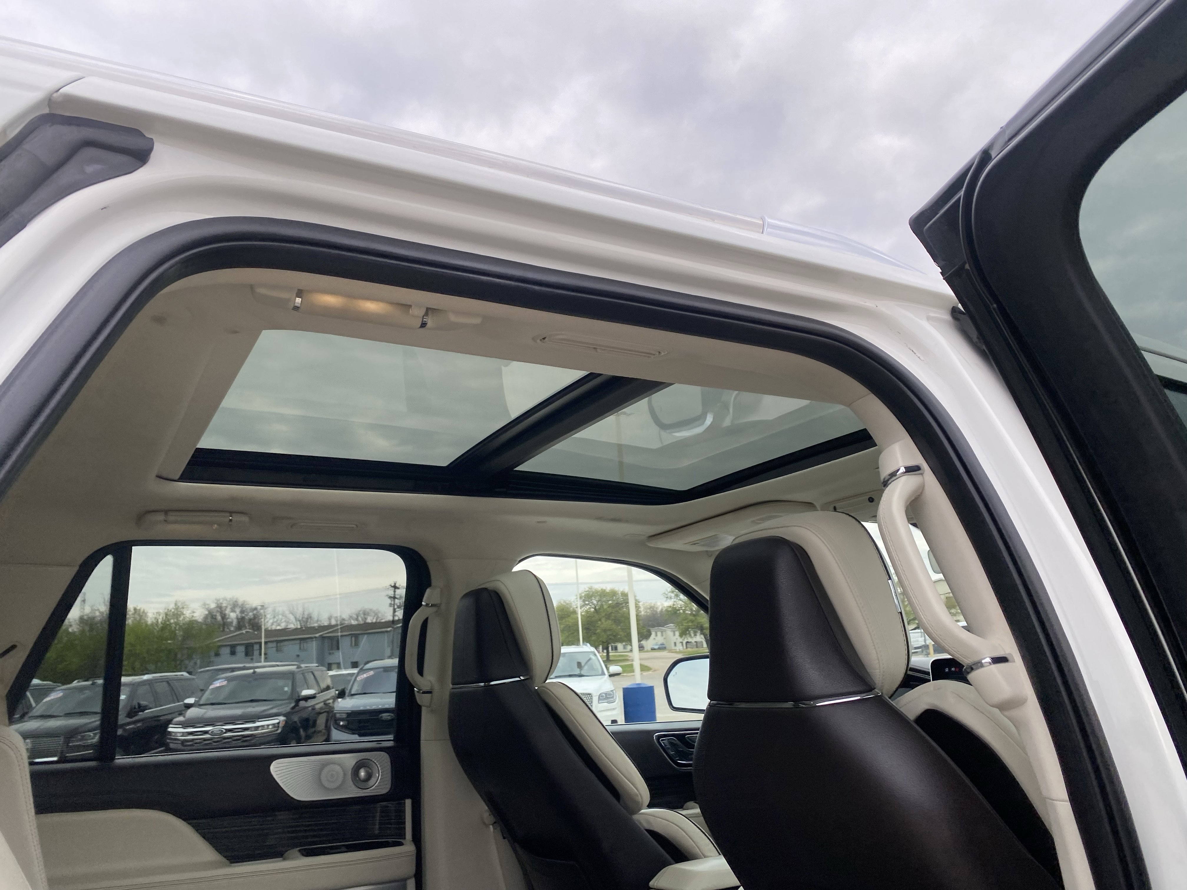 Used 2021 Lincoln Navigator Black Label image 11