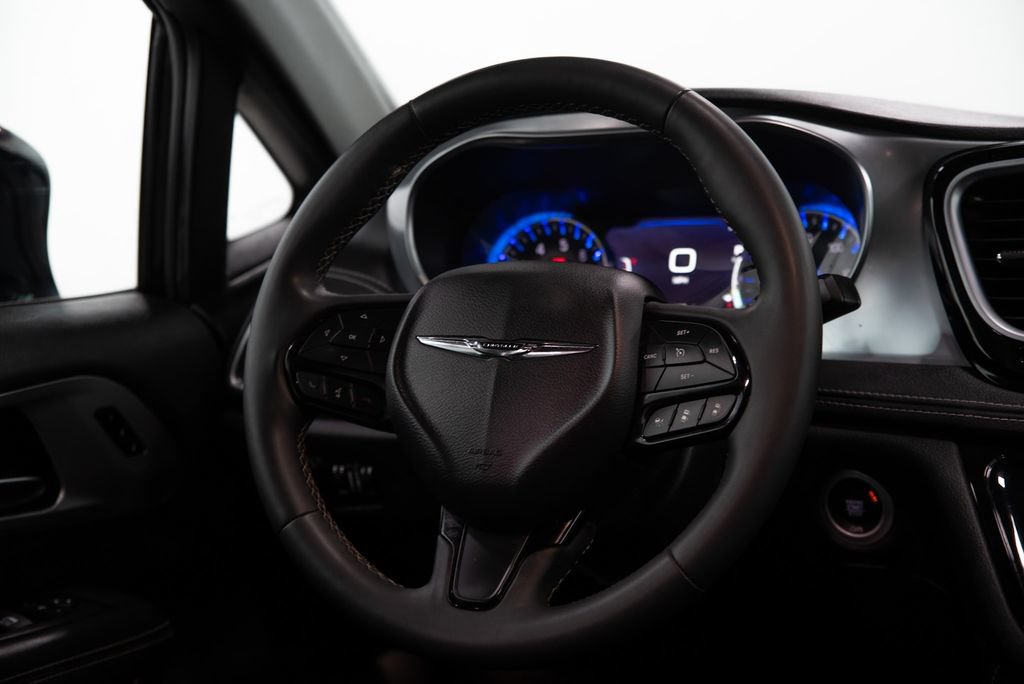 Used 2026 Chrysler Pacifica Limited w/ S Appearance Package FWD image 26