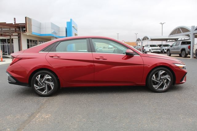 Used 2024 Hyundai Elantra Limited FWD image 2