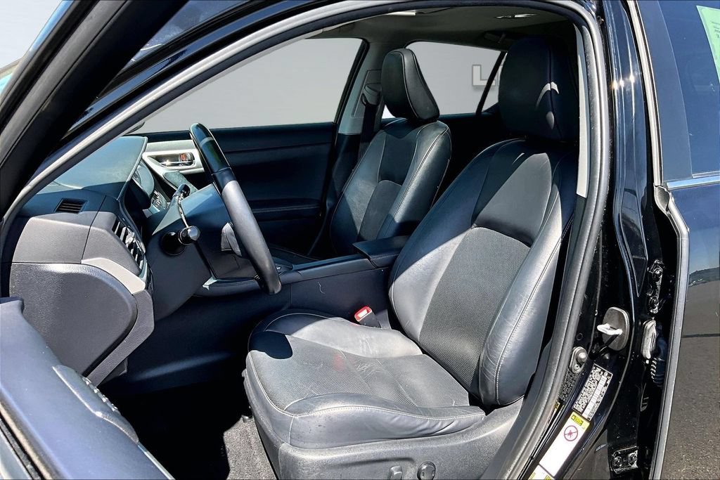 Used 2012 Lexus CT 200h Premium w/ Leather Pkg FWD image 25