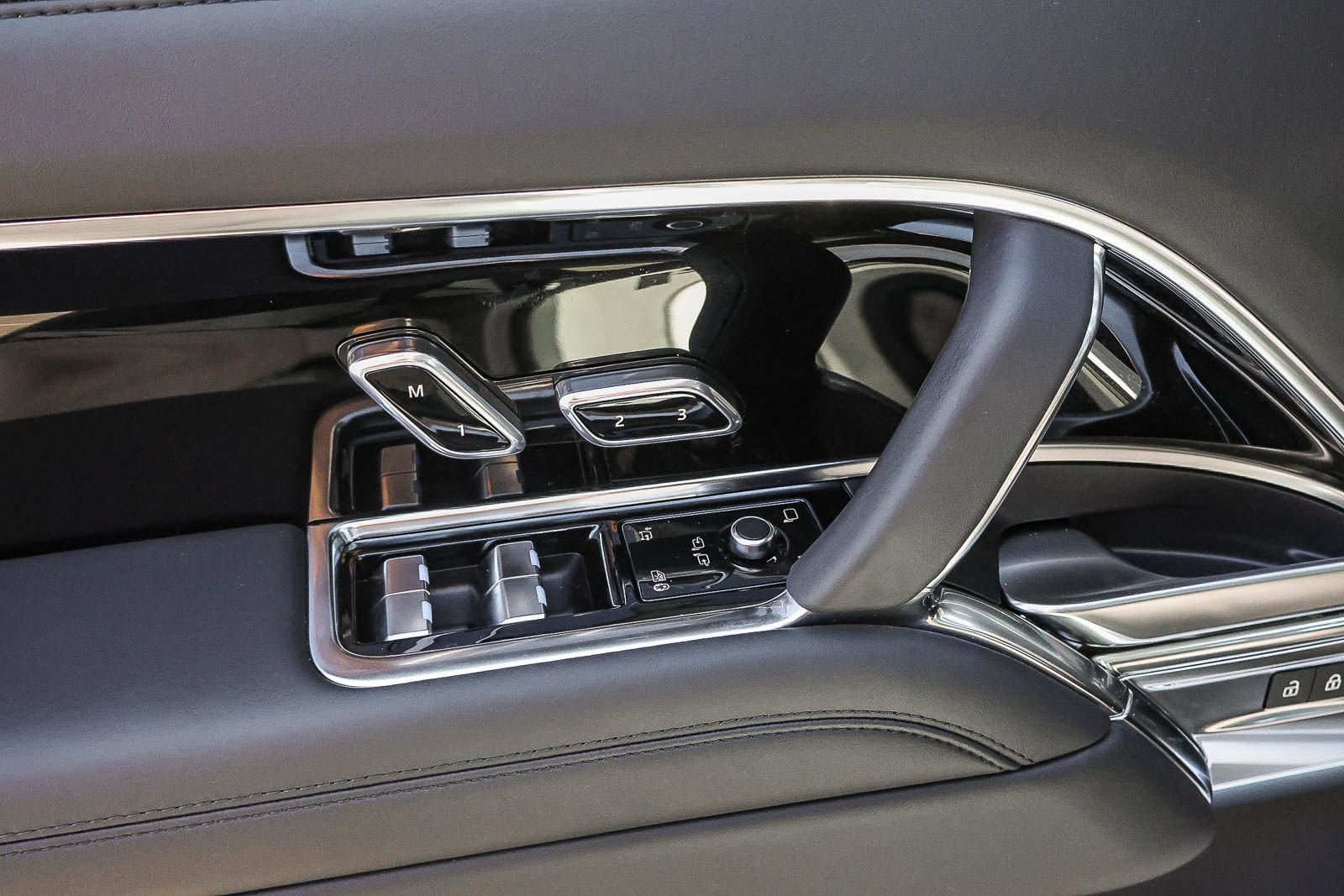 New 2026 Land Rover Range Rover SE AWD/4WD image 30