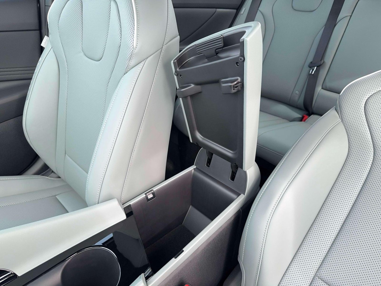 New 2026 Hyundai Elantra Limited FWD image 18