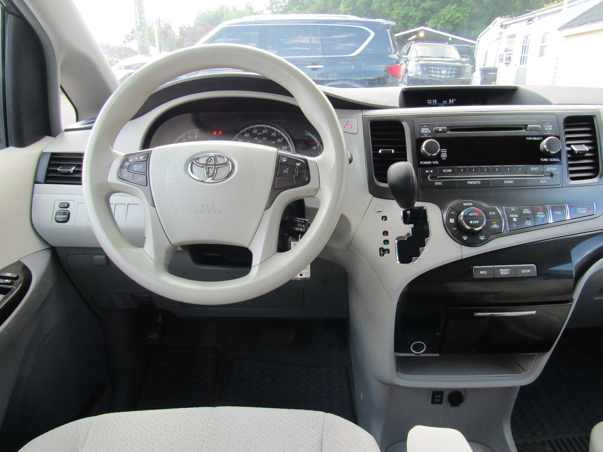 Used 2013 Toyota Sienna LE w/ Towing Pkg FWD image 21