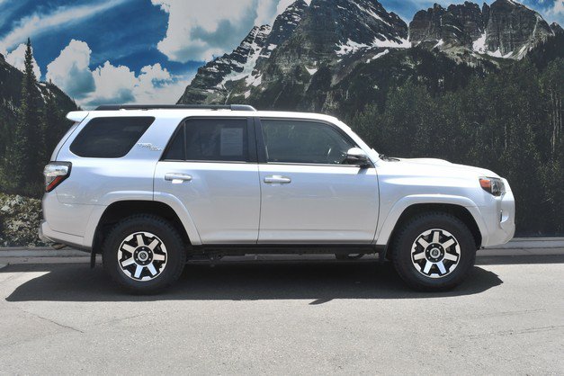 Certified 2019 Toyota 4Runner TRD Off-Road Premium AWD/4WD image 2