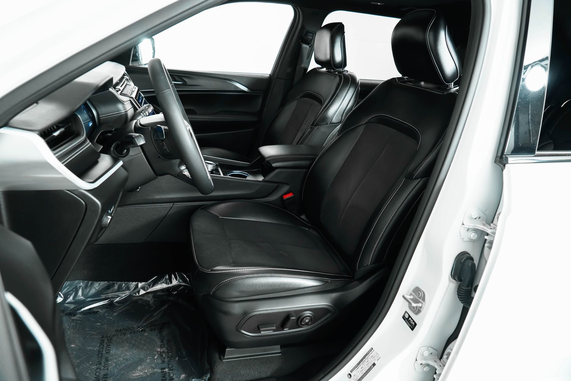 Used 2024 Jeep Grand Cherokee L Altitude image 17