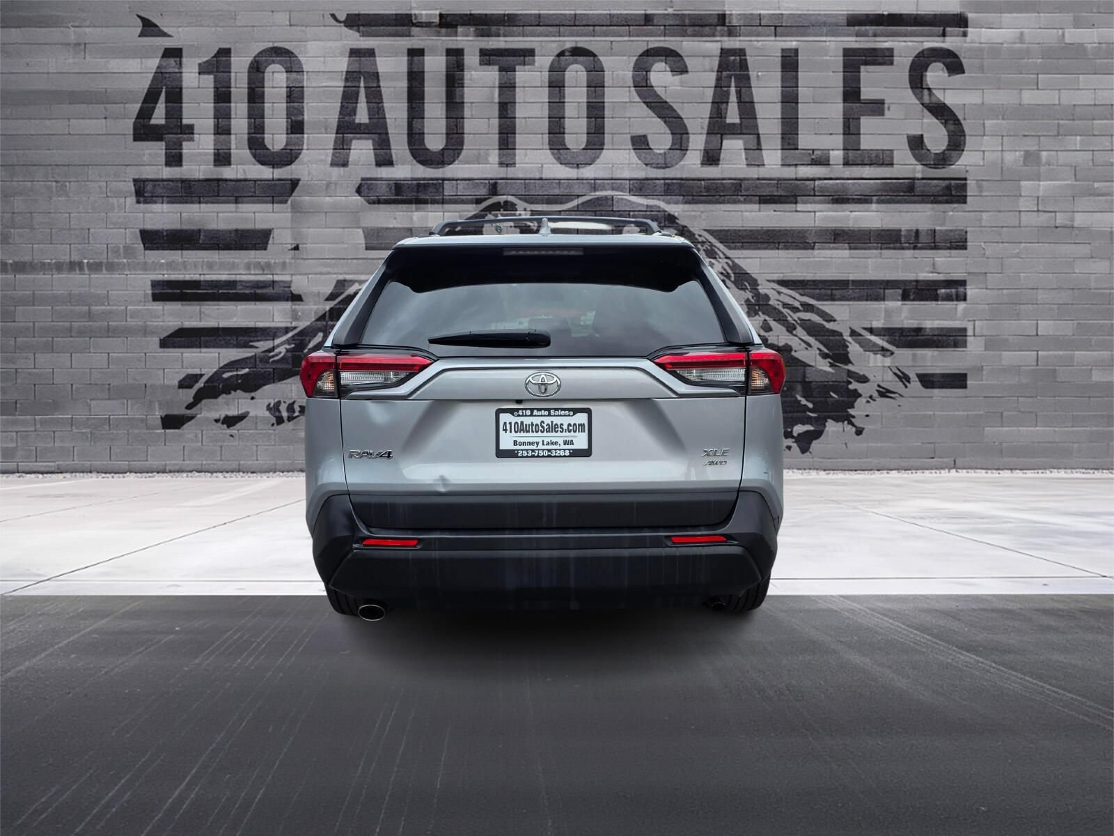 Used 2021 Toyota RAV4 XLE AWD/4WD image 4