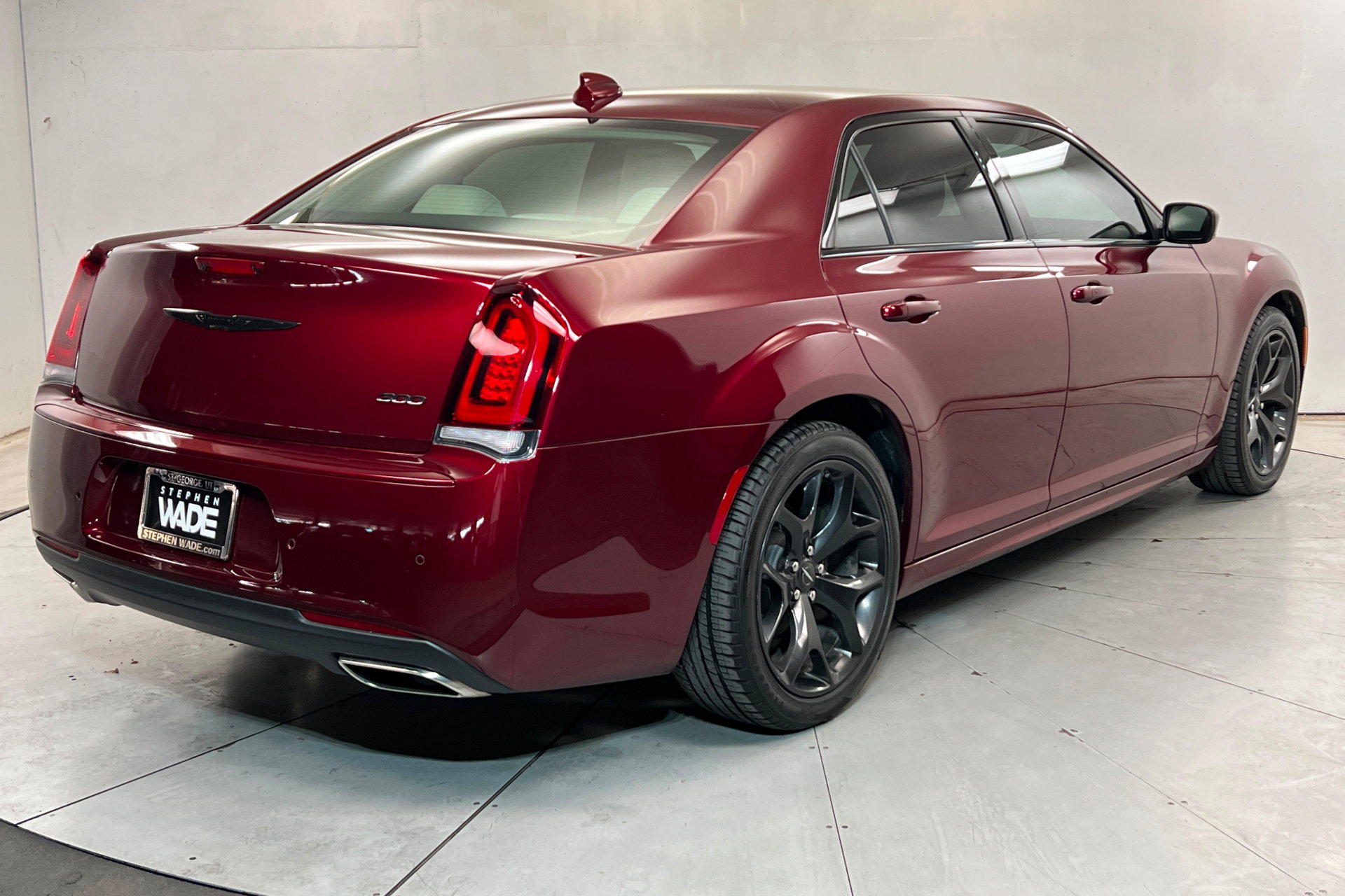 Certified 2022 Chrysler 300 Touring L w/ Comfort Group RWD image 5