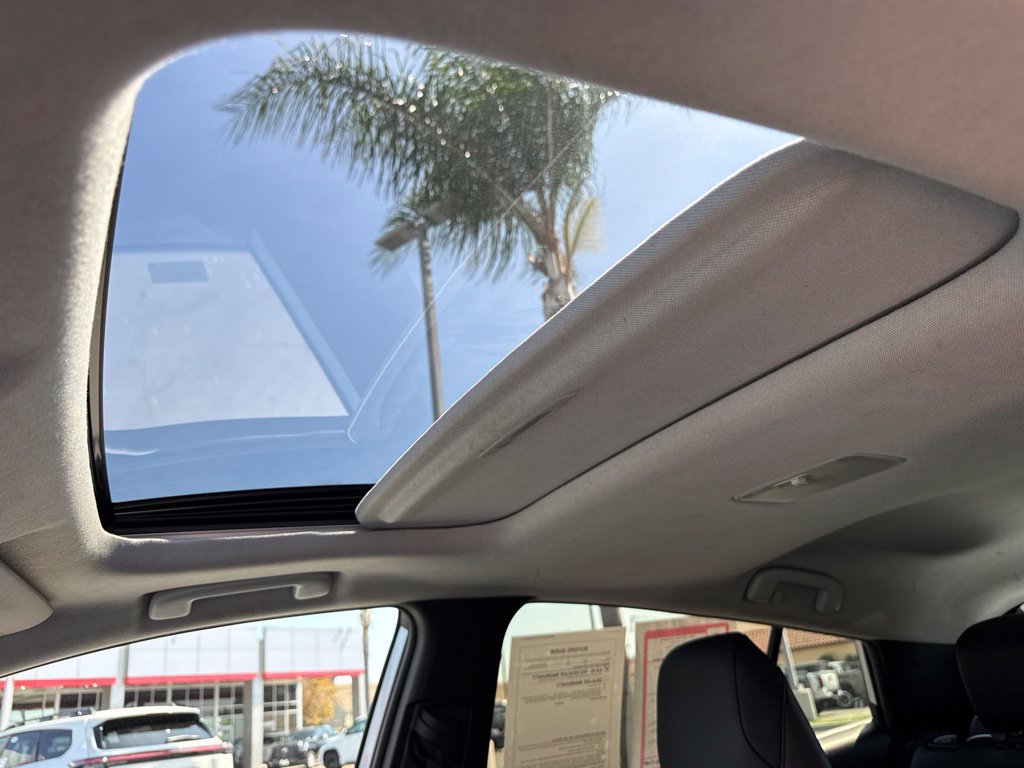 Used 2019 Toyota Prius XLE w/ Premium Convenience Package FWD image 22