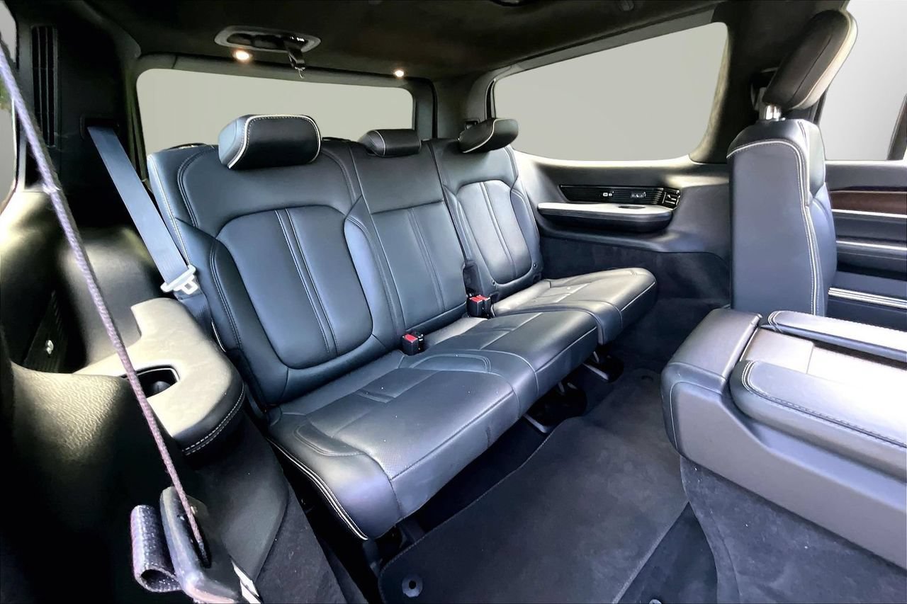 Used 2023 Jeep Grand Wagoneer Series II AWD/4WD image 25