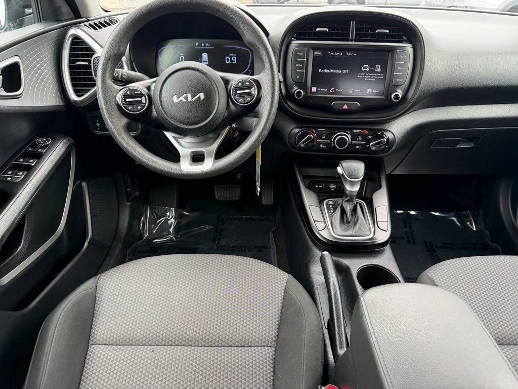 Used 2024 Kia Soul LX w/ Option Group 015 FWD image 13