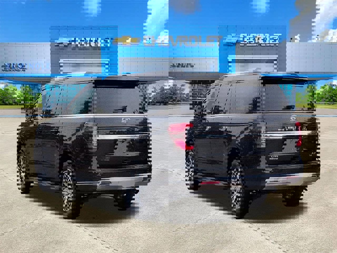 Used 2024 Ford Expedition Max Limited image 3